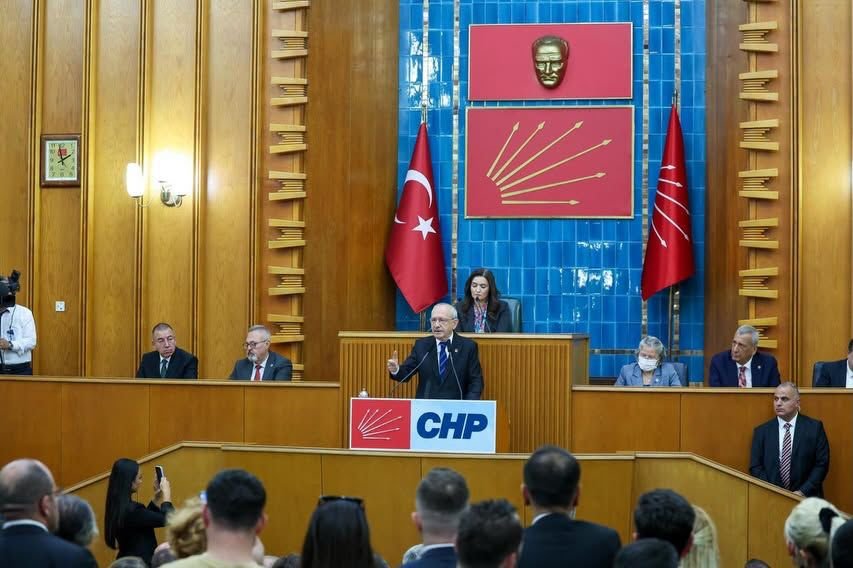 chpkucukcekmece's tweet photo. İlçe Başkanımız Halime Totkanlı, bugün Ankara’da partimizin TBMM Grup Toplantısı’na katıldı.

Genel Başkanımız Sayın Kemal Kılıçdaroğlu, toplantıda ülke gündemine ilişkin değerlendirmelerde bulundu.

#chp #istanbul #küçükçekmece #chpküçükçekmece #kemalkılıçdaroğlu https://t.co/YWlghGNOWe