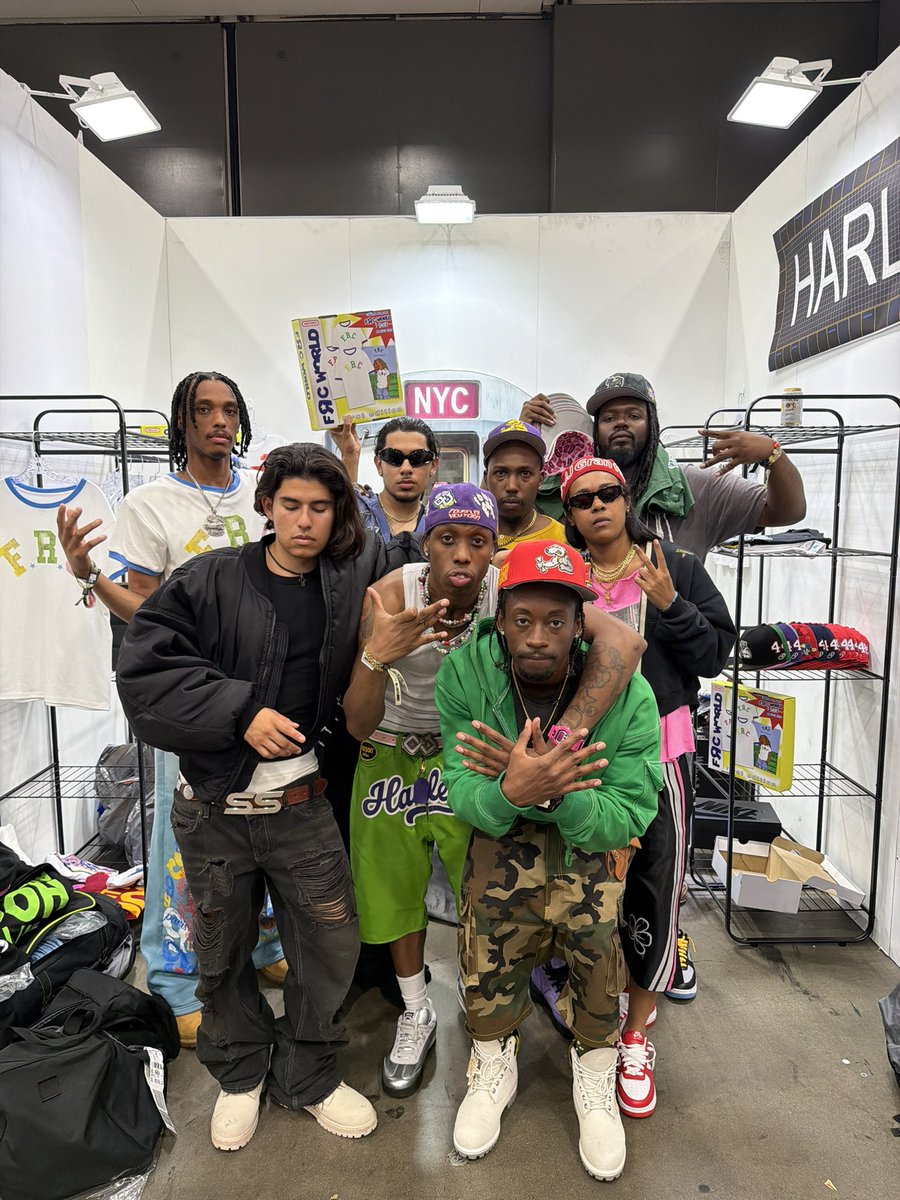 tellyafriendzma's tweet photo. BATS FLY at COMPLEXCON 🦇 LAAMILY TINGS … THE PRICE IS UP! https://t.co/zejWULxJjh
