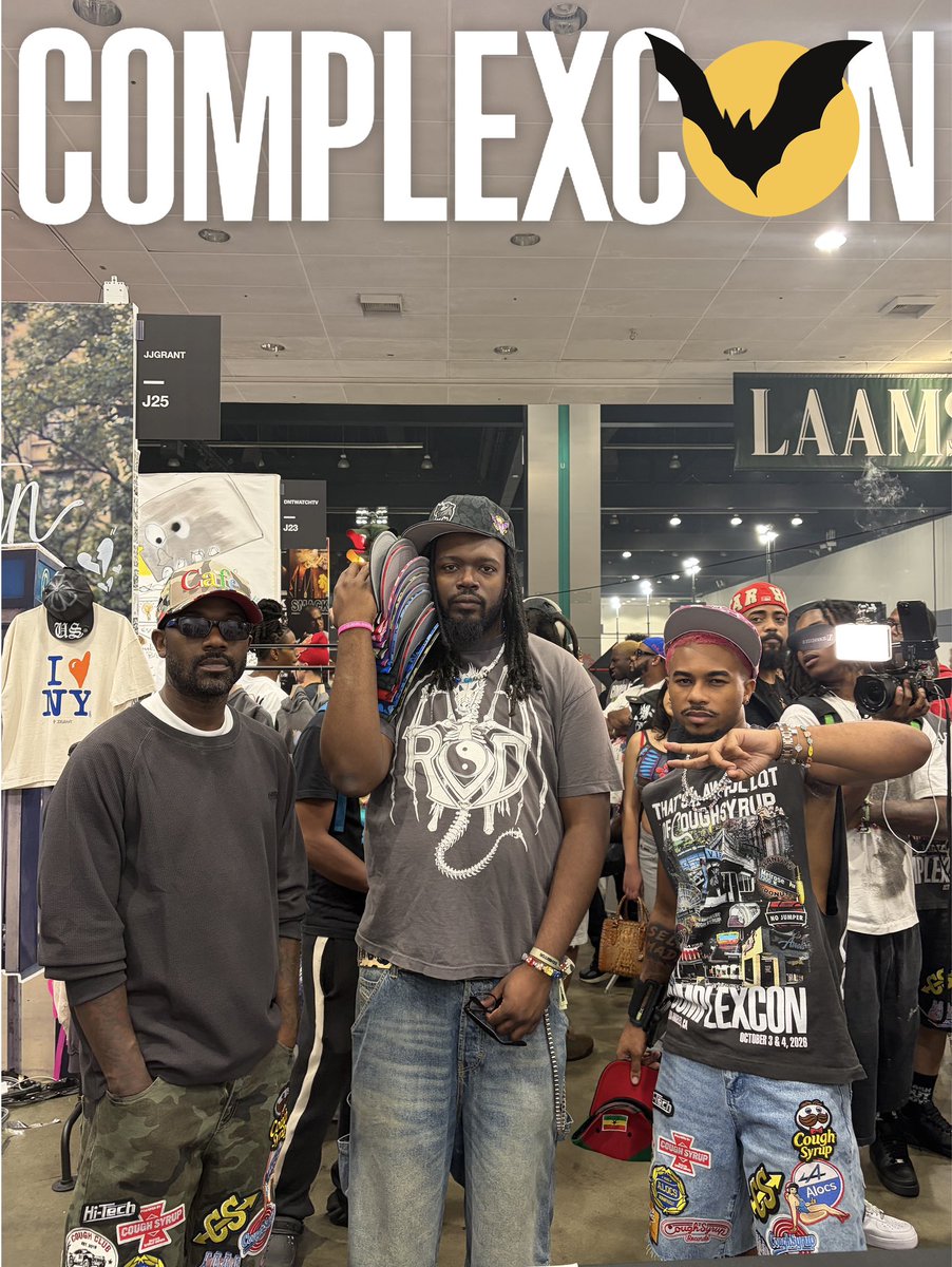 tellyafriendzma's tweet photo. BATS FLY at COMPLEXCON 🦇 LAAMILY TINGS … THE PRICE IS UP! https://t.co/zejWULxJjh