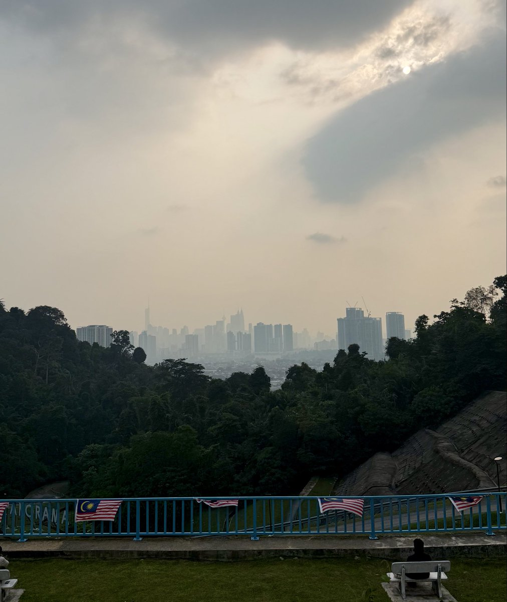 excitedTR's tweet photo. #Panorama 
#KualaLumpur
#Malaysia https://t.co/BDFkAUwfj0