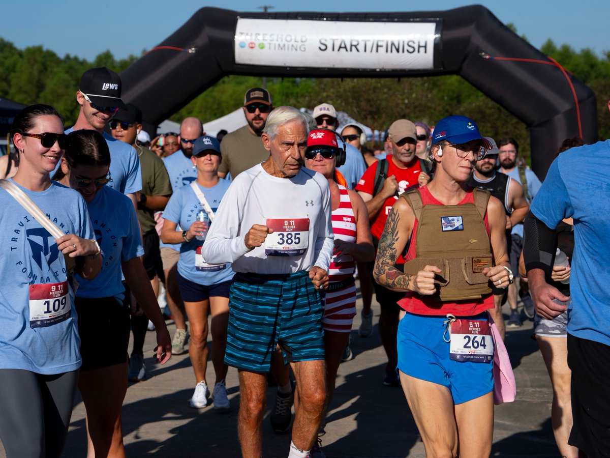 TMFoundation's tweet photo. Showing up is one way we remember, honor, and serve.

We’re grateful for the support of our community sponsors, @PennMutual and @VUFoundation, whose partnership helped bring people together at 9/11 Heroes Run events across the country. 🇺🇸 https://t.co/J2aNGR3ou2