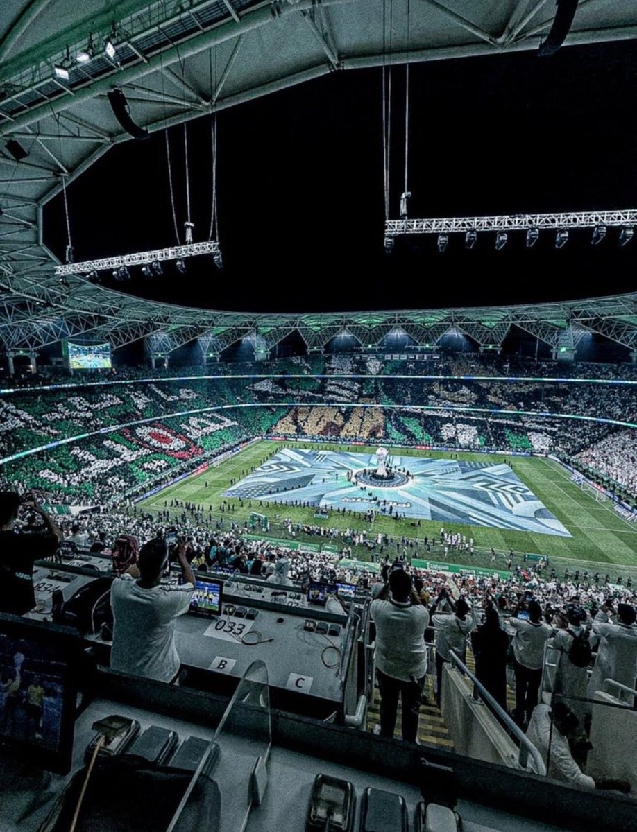 a9eel_q1's tweet photo. الجمهور السعودي رقم 1 في آسيا ☝🏻
'
" المنتخب السعودي فخر لكل العرب " 🥇😎
'
'
#السعودية_الإمارات 
#خليجي٢٧ 
#مانرمي_الا_نصيب 
#saudi_arabia 
#السعودية_العظمى https://t.co/Ar1yTjZYxq