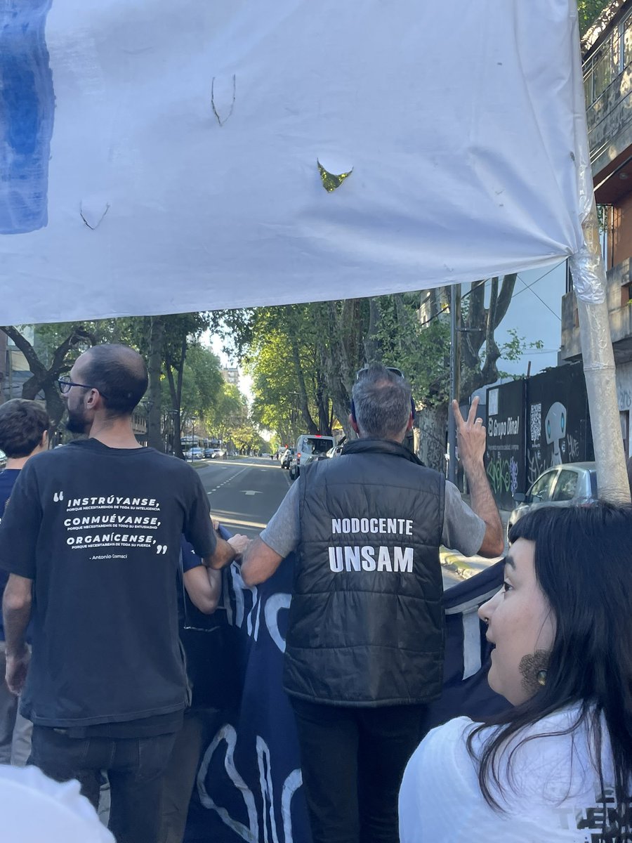 historialovebot's tweet photo. disclaimer mujer +20 vestida con pollera y ropa rosa usa peluches y va a marcha universitaria https://t.co/2uaDwdfwJ0
