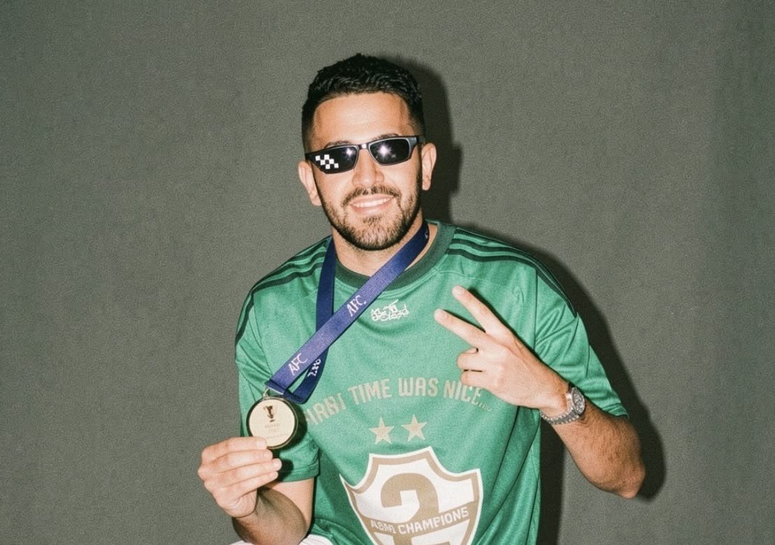 Atheer_930's tweet photo. @Mahrez22 @ALAHLI_FC Thank you, Riyad, for everything. You are truly a legend. You came to Al Ahli and made us fall in love with you, and we will miss you, the best player.😔😔😔😔😔😔😔😔💚💚💚💚💚💚💚 https://t.co/fDwo2DrC9c