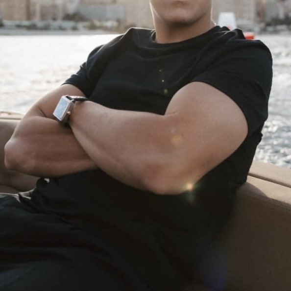 lara4ning's tweet photo. an appreciation post for isack’s arms https://t.co/FAmA0qmS96