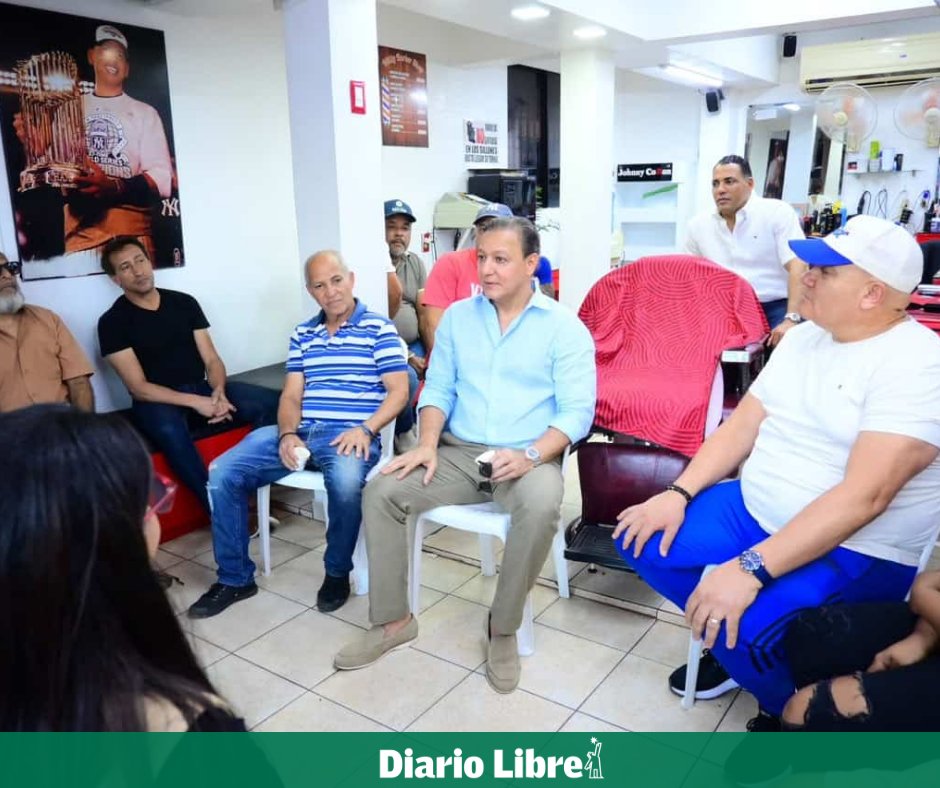 DiarioLibre's tweet photo. 🗳 |#PolíticaDL| Abel Martínez dice que desde la transición empezará el proceso de salida de migrantes irregulares

https://t.co/EyoWS6JEr0

#DiarioLibre #AbelMartínez #MigrantesIrregulares #ServiciosPúblicos #PolíticaMigratoria https://t.co/hmGNLRJXLP