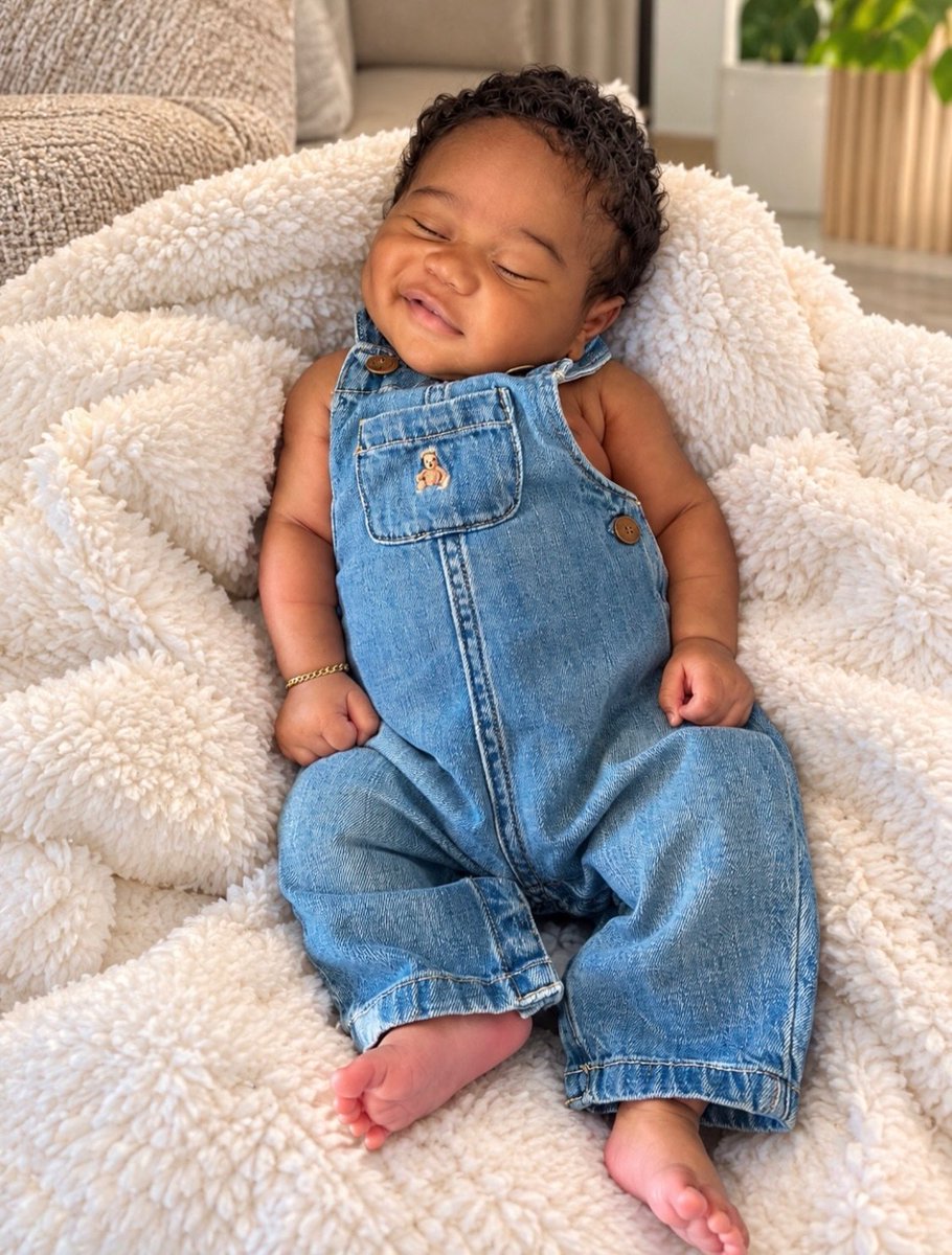 Wyd_drey's tweet photo. Neveah melts hearts as she shares another adorable photo of her and Blueface’s son, Jonathan Jr. ❤️ https://t.co/HBOvZv7NdE