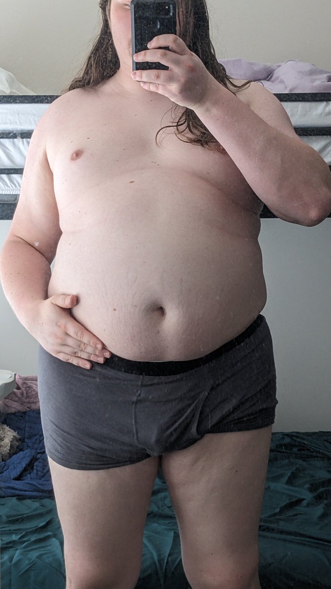GorgingGamer's tweet photo. Feeling thickkkk at 300 #maleweightgain #exjock #bhm https://t.co/mvqnBi12Vv