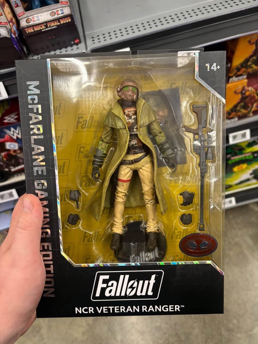 VaultNostalgia's tweet photo. New figures found at Walmart in the USA! I love the look of Nick! @Todd_McFarlane #fallout https://t.co/wp9Oy8r09H