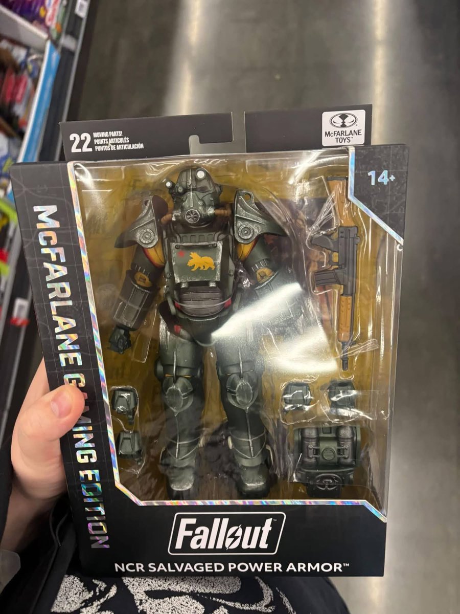 VaultNostalgia's tweet photo. New figures found at Walmart in the USA! I love the look of Nick! @Todd_McFarlane #fallout https://t.co/wp9Oy8r09H