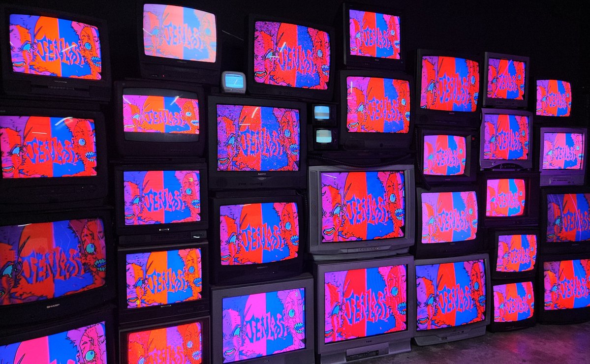 RachelTries2D's tweet photo. went to a photoshoot today.

they had a tv wall. 
#tomtord https://t.co/Ryu6Y6ibfY