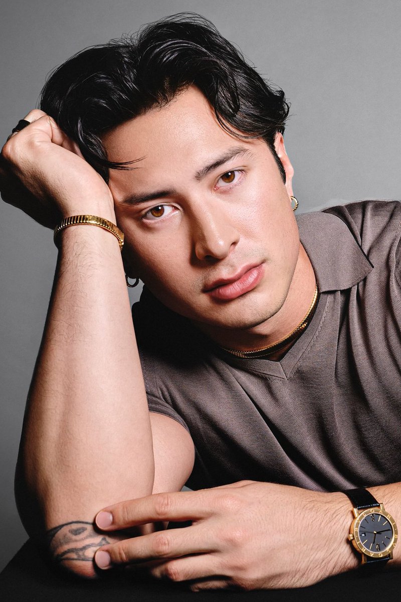 popbuzzz_'s tweet photo. Canadian actor Hudson Williams, breakout star of the sports romance series Heated Rivalry, as Bvlgari’s newest ambassador, accompanied by him in the brand’s gold and steel watches, bracelets, and chains.

At age 25, Williams has rapidly risen with red carpet appearances wearing Bvlgari pieces at the Golden Globes, Oscars, and the Serpenti Infinito event in New York, building toward this full ambassador role.

The partnership continues Bvlgari’s 2026 push to feature young male talents from film and sports in campaigns emphasizing individuality and material contrast in luxury jewelry.