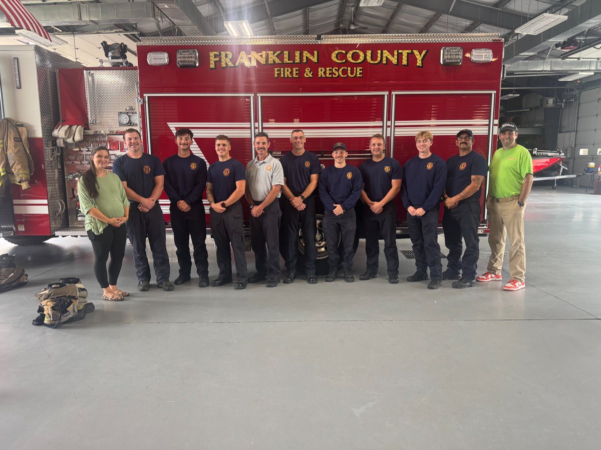 servprolexky's tweet photo. Grateful for the opportunity to share a meal and connect with some of our local firefighters!

A couple of our Servpro members enjoyed lunch with the Franklin County Fire team, and had the opportunity to build relationships and show our appreciation for all they do! 

#servpro https://t.co/EUvEJb29y2