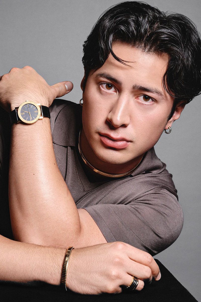popbuzzz_'s tweet photo. Canadian actor Hudson Williams, breakout star of the sports romance series Heated Rivalry, as Bvlgari’s newest ambassador, accompanied by him in the brand’s gold and steel watches, bracelets, and chains.

At age 25, Williams has rapidly risen with red carpet appearances wearing Bvlgari pieces at the Golden Globes, Oscars, and the Serpenti Infinito event in New York, building toward this full ambassador role.

The partnership continues Bvlgari’s 2026 push to feature young male talents from film and sports in campaigns emphasizing individuality and material contrast in luxury jewelry.