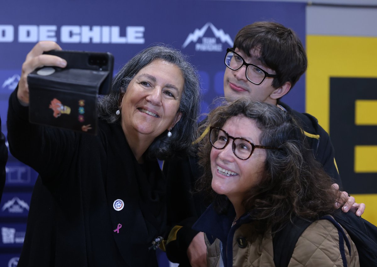 ministeriosalud's tweet photo. Modernizando y agilizando la  certificación de discapacidad ✅

Junto al Presidente de la República, la ministra de Salud, la subsecretaria de Salud Pública y diversas autoridades de Gobierno, se presentó la estrategia para destrabar las 96 mil solicitudes pendientes de certificación de discapacidad y modernizar el proceso en el país.