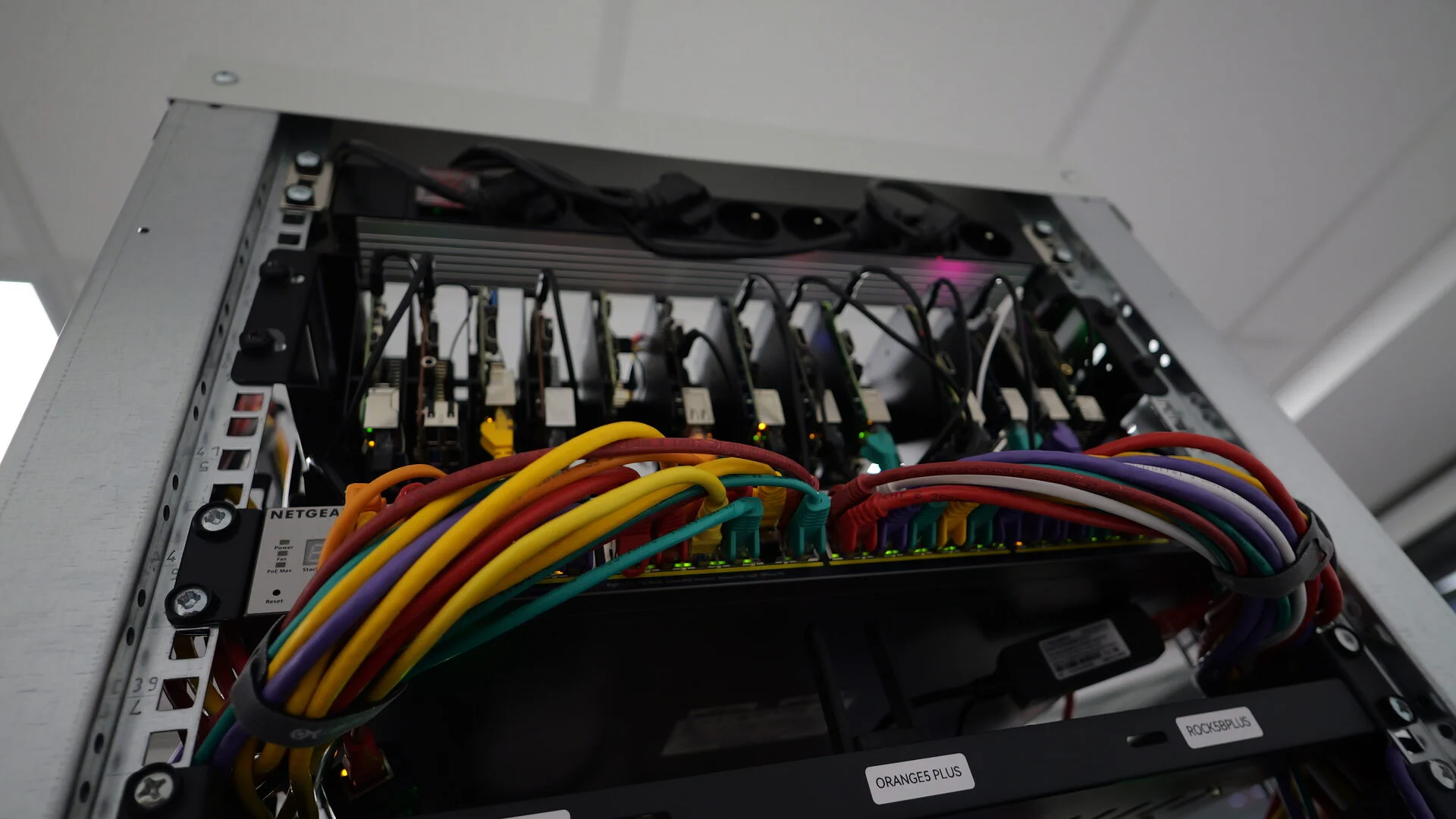 Armbian automated hardware validation facility