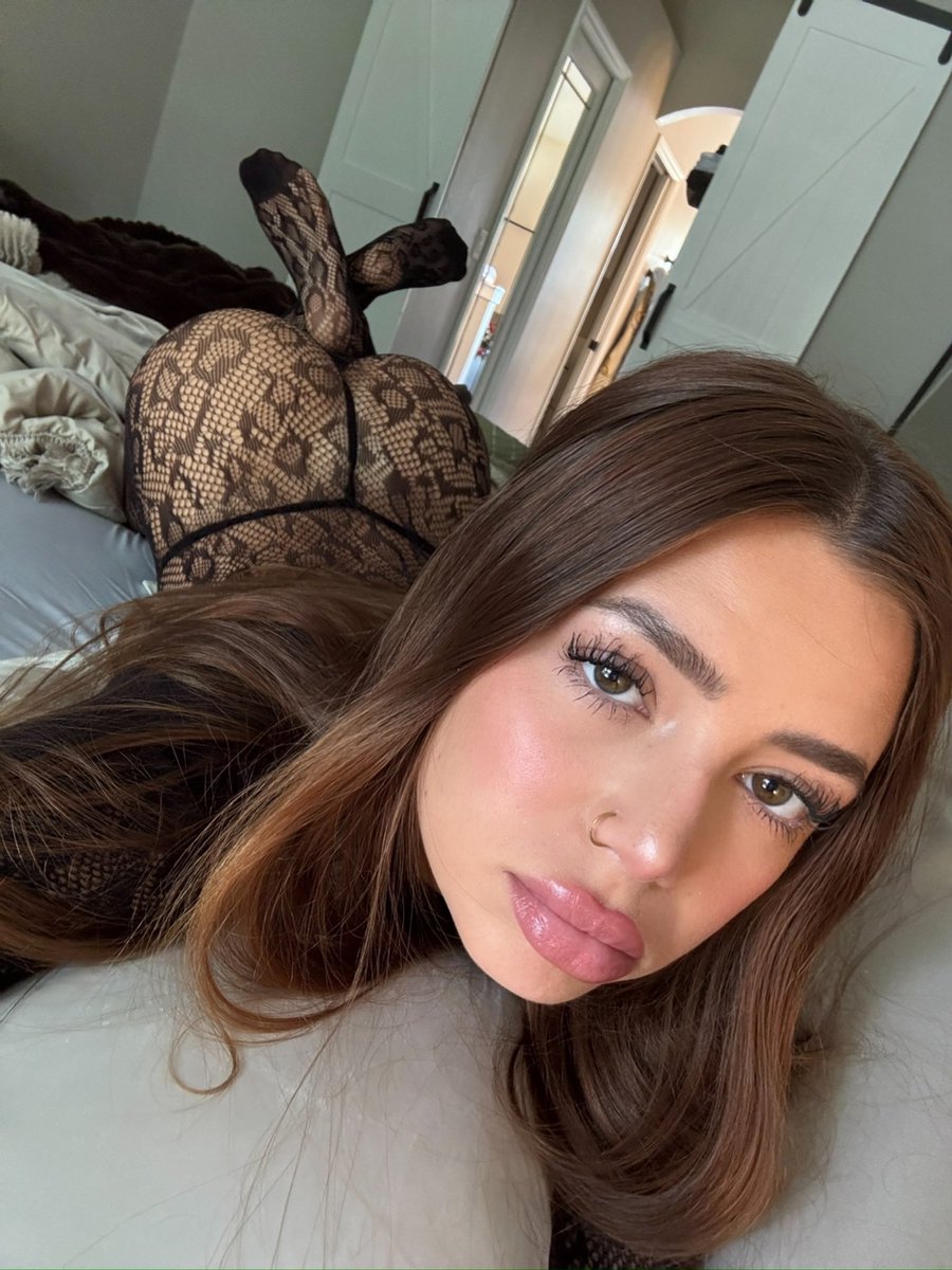 kaitviolet's tweet photo. POV: i’m in ur bed https://t.co/BUc4l5HH3x