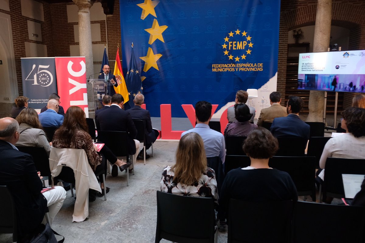 LLYC_Global's tweet photo. Un 80% de las decisiones de viaje ya pasan por algoritmos de IA. Junto a la @fempcomunica, analizamos cómo posicionar los destinos locales.

Debatimos sobre el reto junto a la @CEOE_ES, @TurismoEspGob, representantes de distintos ayuntamientos y nuestro equipo especializado. https://t.co/eMBVXFCGwn