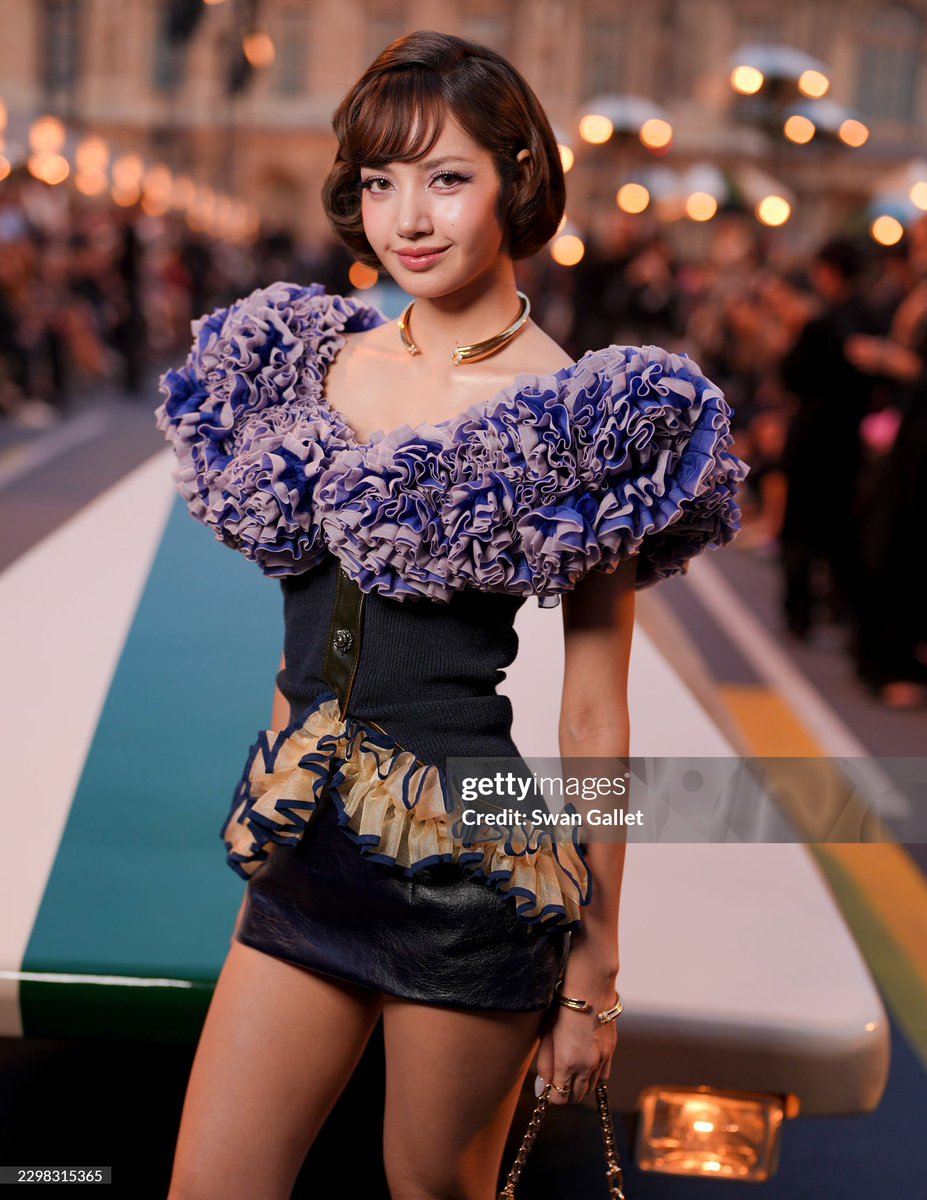 lalaluvlalisa's tweet photo. The most gorgeous woman ✨ https://t.co/6QpwKUZc08