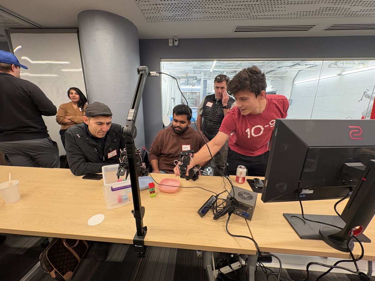 MassRobotics tweet picture