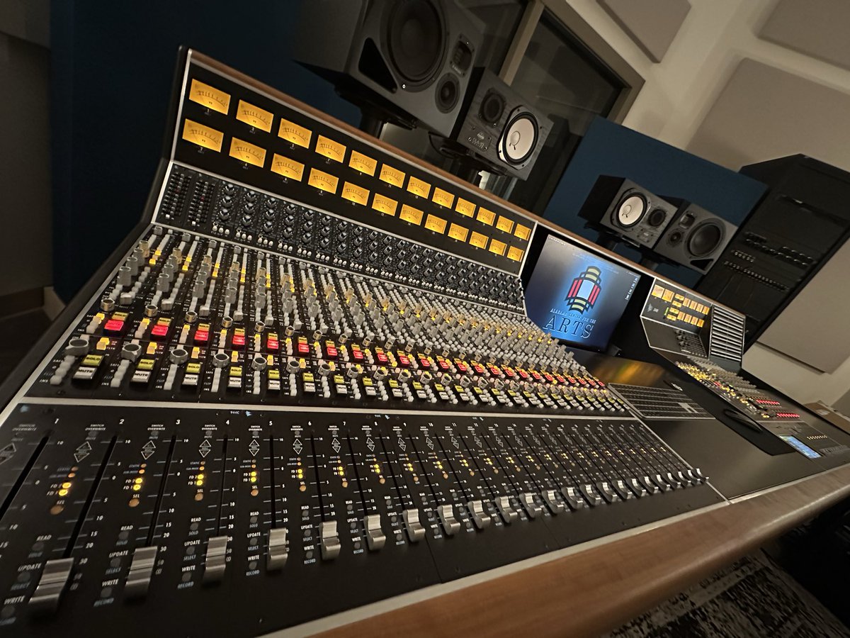 ThisIsAPIaudio's tweet photo. We're proud to announce the commissioning of a 32-channel custom API 2448 console, complete with a 30" producer desk and rack rail bucket at Calhoun Community College, part of the Alabama Center for the Arts in Decatur, AL. https://t.co/5N7BTxmYil