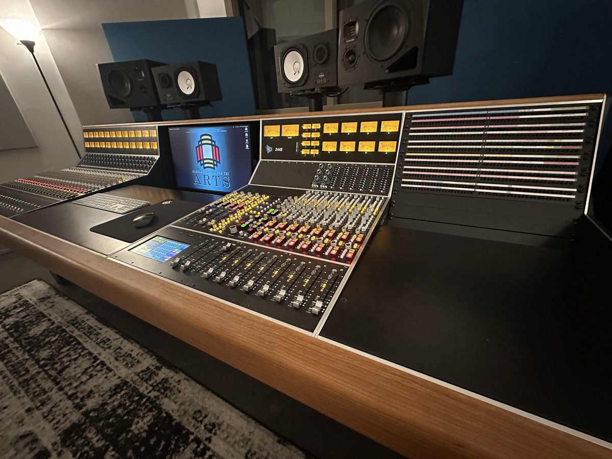 ThisIsAPIaudio's tweet photo. We're proud to announce the commissioning of a 32-channel custom API 2448 console, complete with a 30" producer desk and rack rail bucket at Calhoun Community College, part of the Alabama Center for the Arts in Decatur, AL. https://t.co/5N7BTxmYil