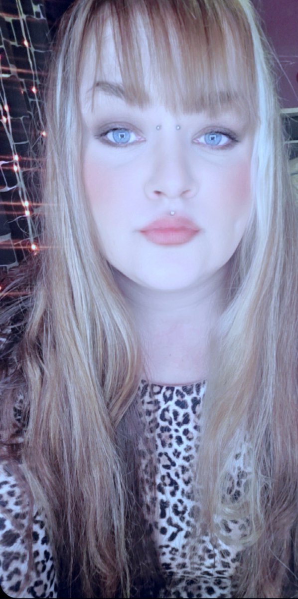 Damaris3091's tweet photo. Du siehst tatenlos zu, wie ich dein 💸 mit vollen Händen ausgebe.

Genau diese machtlose Err€gung treibt dich immer wieder zurück zu mir. 👑✨

#Findom #herrin https://t.co/4ZJLDSl4d4