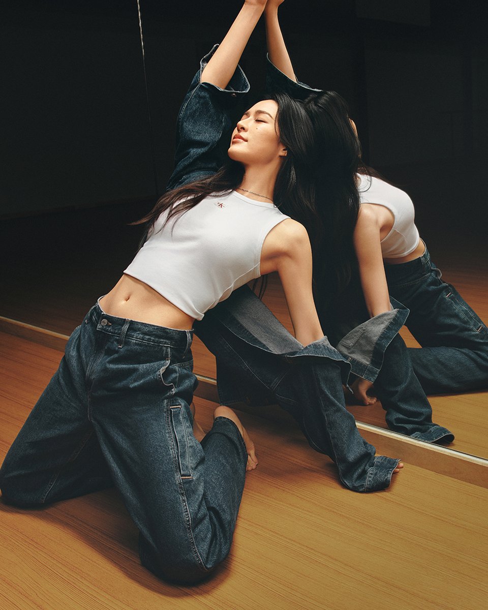 CalvinKlein's tweet photo. Ling Ling Kwong wears the Workwear Cargo Jean.

a new, utility-inspired update to a signature fit. loose and relaxed. styled with the matching Trucker Shirt. https://t.co/sj3WKHDyjy