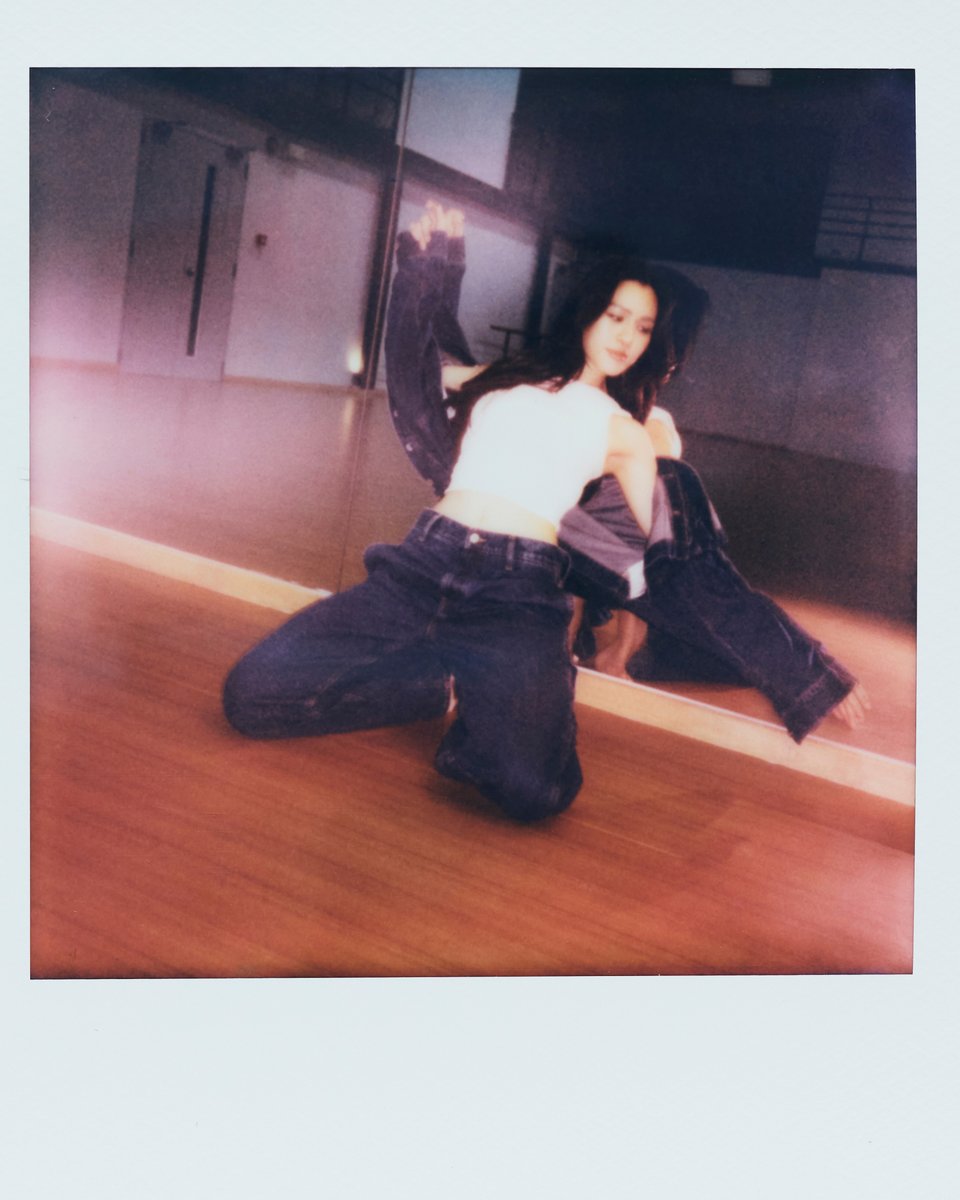 CalvinKlein's tweet photo. Ling Ling Kwong wears the Workwear Cargo Jean.

a new, utility-inspired update to a signature fit. loose and relaxed. styled with the matching Trucker Shirt. https://t.co/sj3WKHDyjy