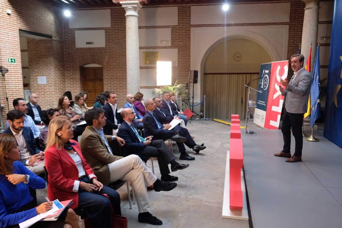 LLYC_Global's tweet photo. Un 80% de las decisiones de viaje ya pasan por algoritmos de IA. Junto a la @fempcomunica, analizamos cómo posicionar los destinos locales.

Debatimos sobre el reto junto a la @CEOE_ES, @TurismoEspGob, representantes de distintos ayuntamientos y nuestro equipo especializado. https://t.co/eMBVXFCGwn