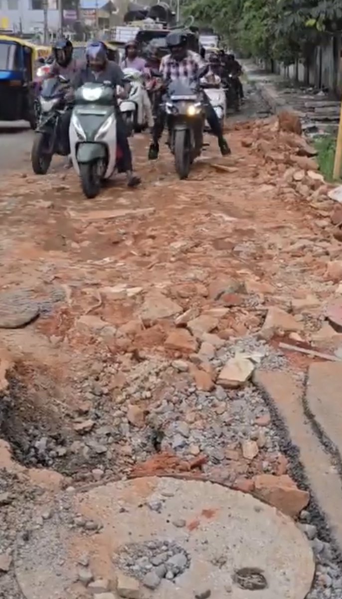 YTKDIndia's tweet photo. Welcome to Congress Ruled Bengaluru

Problem.                                         Solution https://t.co/SLhwJskctK