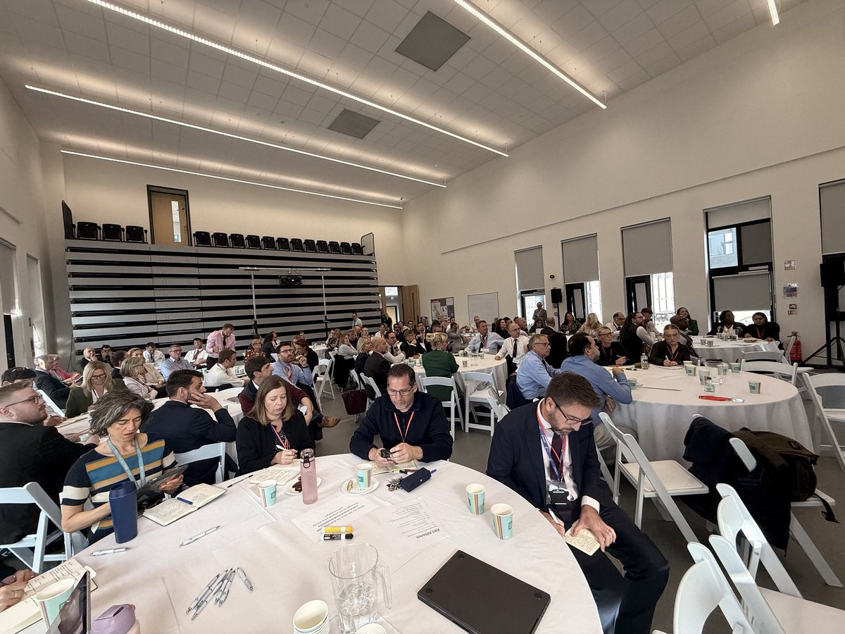 jon_hutchinson_'s tweet photo. Great to hang out with @RobGeog today at the launch of the east of England KS3 Alliance.

We heard from joint chairs Becks Boomer-Clark and Lesley Powell, east chairs @Claire_Heald and Gareth Stevens, and Agnes Fitzpatrick and @JohnPeterJerrim from the @TEP_Community. https://t.co/whvhTOQBDk