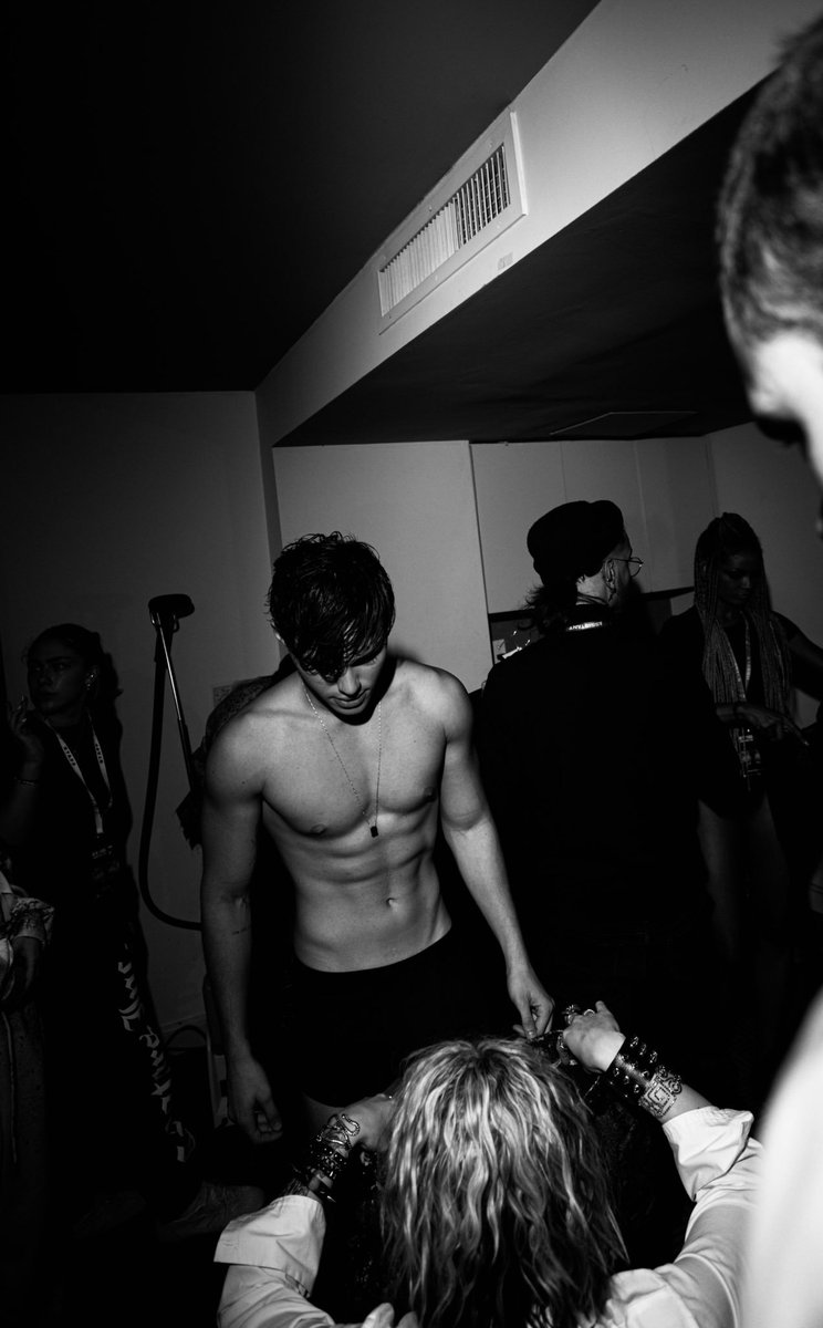 Galaxy_caian's tweet photo. Luan de cueca e um t4são🥵 (com todo o respeito ão caio) https://t.co/CcIodfjjmb