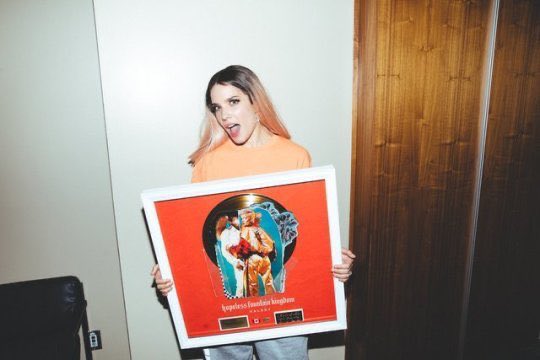 throwbackhals's tweet photo. On this day 9 years ago, October 6th 2017, Halsey receives her gold plaque for Hopeless Fountain Kingdom https://t.co/ko0WjarhPK