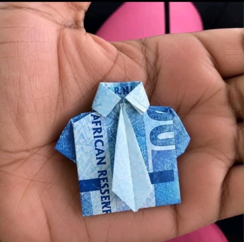 tsitsiii_t's tweet photo. sendani ama R100 nginenzele https://t.co/dBera1zh8r