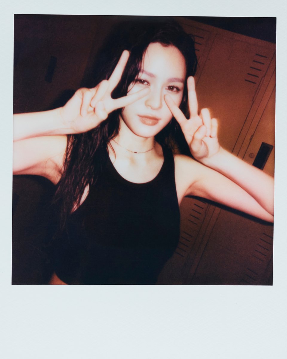 CalvinKlein's tweet photo. Ling Ling Kwong + film camera = magic on set.

you’re welcome. https://t.co/QA8GdekTyz