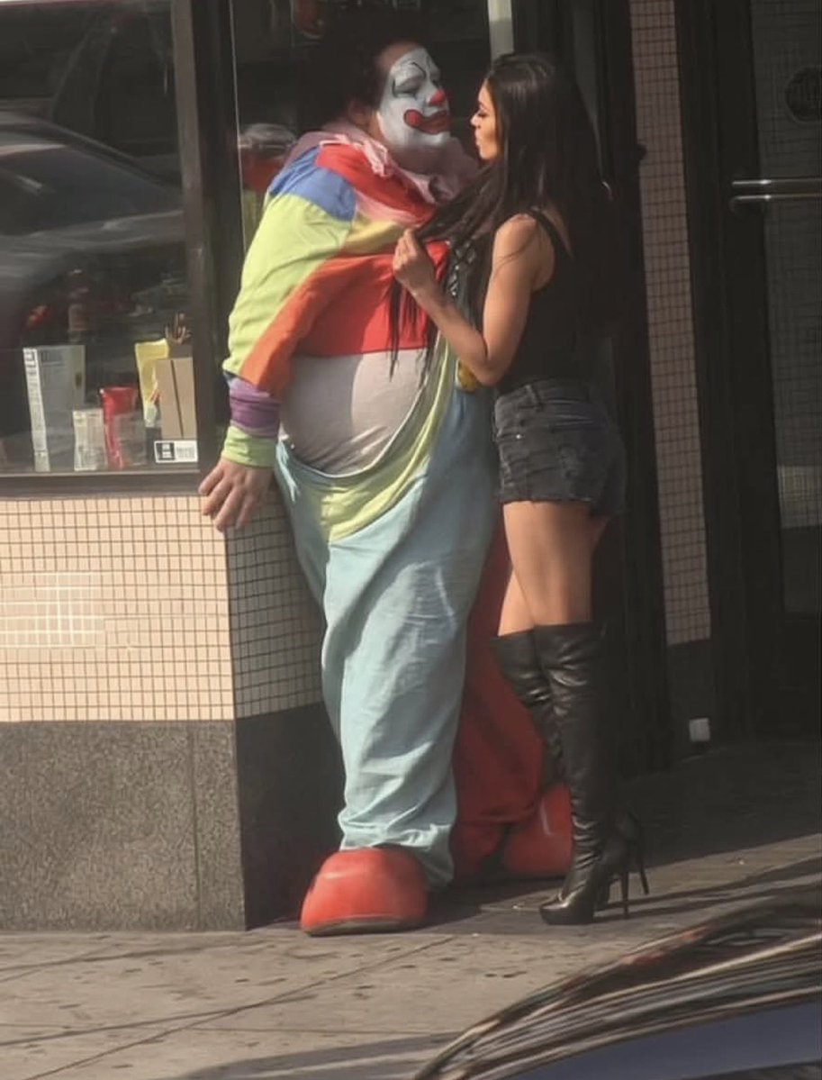 0xGroovy's tweet photo. @Pumpfun me and the girl I pulled by having a nice personality (I’m retardio) https://t.co/vnFhrVzxlo