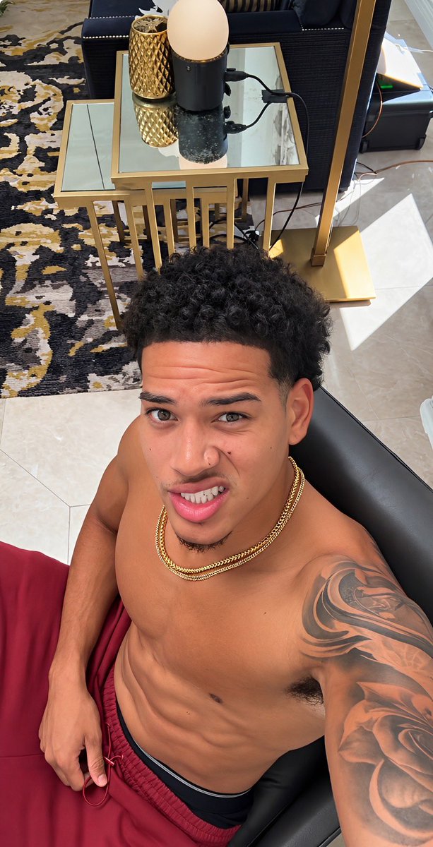 _moodboard1's tweet photo. Corbin https://t.co/RGeJzfjXEk
