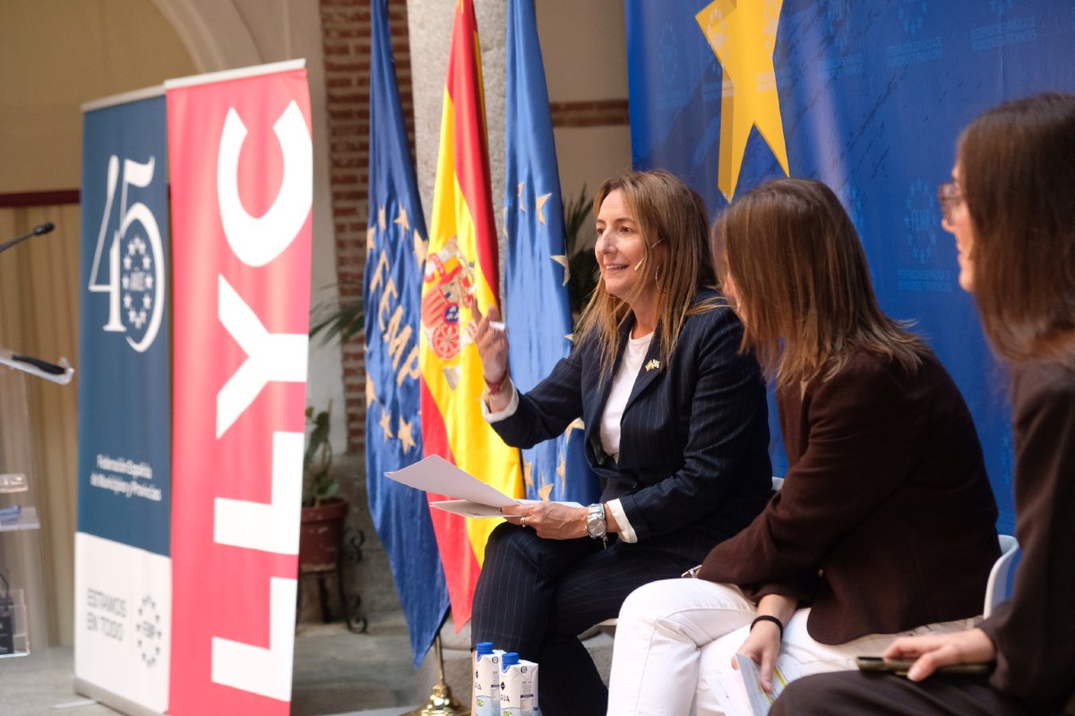 LLYC_Global's tweet photo. Un 80% de las decisiones de viaje ya pasan por algoritmos de IA. Junto a la @fempcomunica, analizamos cómo posicionar los destinos locales.

Debatimos sobre el reto junto a la @CEOE_ES, @TurismoEspGob, representantes de distintos ayuntamientos y nuestro equipo especializado. https://t.co/eMBVXFCGwn
