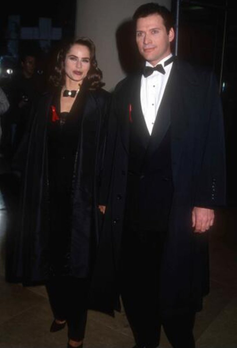 thee35thFL's tweet photo. Crystal Chappell and Michael Sabatino in 1993. Oh my god!! https://t.co/gFNR6sVtIN