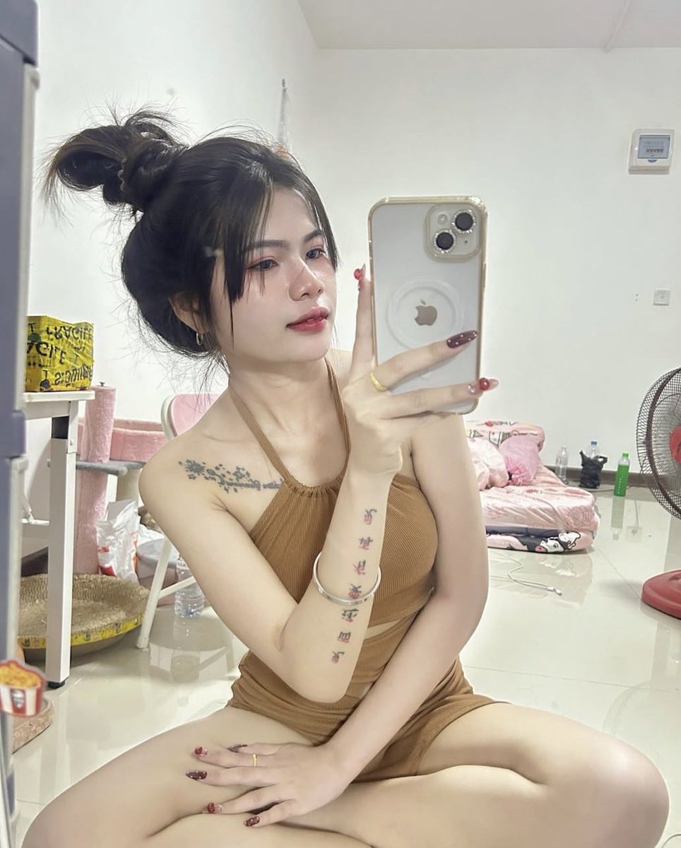 EhtelBuchscoan's tweet photo. 📐🧮 มาลองโจทย์เรขาคณิิอตกัน!
โจทย์: วงกลมมีรัศมี 7 ซม. ถ้าใช้ π = 22/7 จะมีพื้นที่เท่าไหร่?
พื้นที่ = πr² → 22/7 × 7 × 7 = 154
เฉลย: 154 ตารางเซนติเมตร 🔵✨

🌸🆔 ioi120

#รับงานร้อยเอ็ด #ร้อยเอ็ด https://t.co/NWsbTqd9xG