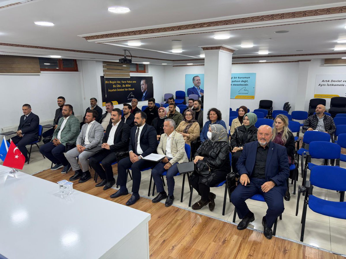 AKPURSAKLAR's tweet photo. Haftalık Olağan Yönetim Kurulu Toplantımızı İlçe Başkanımız Sn. İbrahim KOPAN başkanlığında ilçe koordinatörümüz Sn. Şule KÜÇÜK ATEŞ’in katılımlarıyla gerçekleştirdik.
@abuyukgumus @hakanhanozcan @ibrahim_kopan @kurtcancelebi @AkpartiAnkara https://t.co/8qbEK4MP55