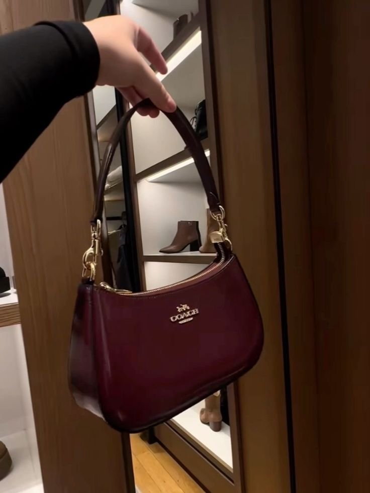 Bllury's tweet photo. combo burgundy https://t.co/IytVEaAwd0