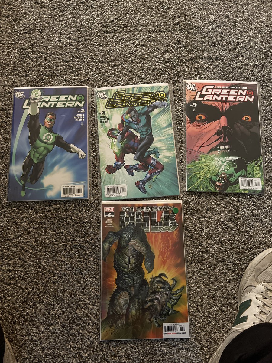 dialecticcomics's tweet photo. I went to a memorabilia shop cause they had comics and looks like I’ll be completing Geoff John’s 2005 run in single issues now also finding issue 19 of immortal hulk has been so hard for some reason https://t.co/bfGARQi2J1