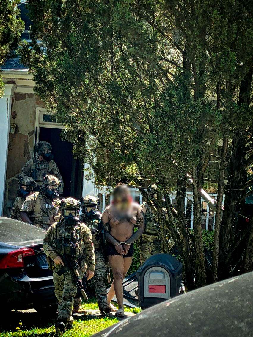 GAFollowers's tweet photo. FBI arrested over 20 members and associates of the ‘Goodfellas’ gang in Atlanta today. 

They're charged with stealing 1,500 guns and were found with multiple kilos of different drugs. 😳 https://t.co/Mw55MJrFBq