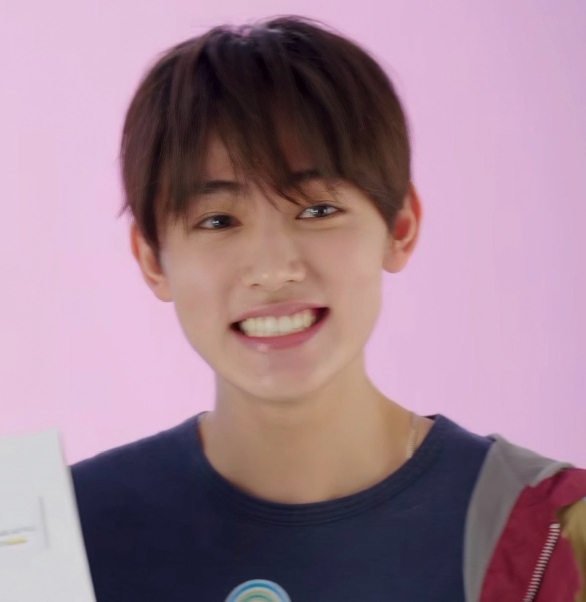 eomseaniee's tweet photo. LOOK😭AT😭HIM😭THE😭CUTEST😭EVER😭ONE😭BITE😭AND😭HE😭IS😭GONE😭MY😭AEGIPIE😭 https://t.co/jBZ7PpWWia
