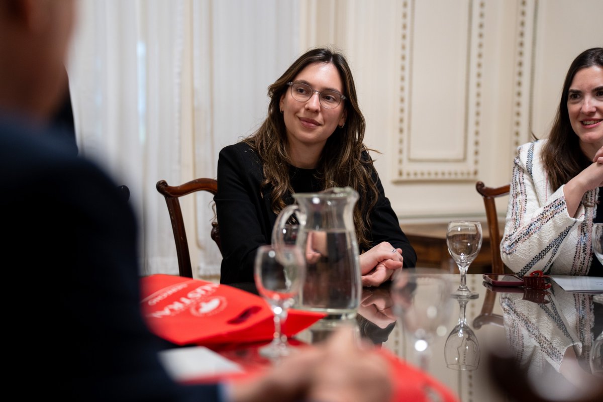 EGobiernoUA's tweet photo. El nombramiento se vincula también con su participación en el ciclo 𝗔𝗿𝗴𝗲𝗻𝘁𝗶𝗻𝗮 𝗲𝗻 𝗣𝗲𝗿𝘀𝗽𝗲𝗰𝘁𝗶𝘃𝗮, que desde el año pasado, convoca en nuestra universidad a generar espacios de diálogo y análisis sobre la realidad argentina y sus principales desafíos. https://t.co/pTh7KetDhR