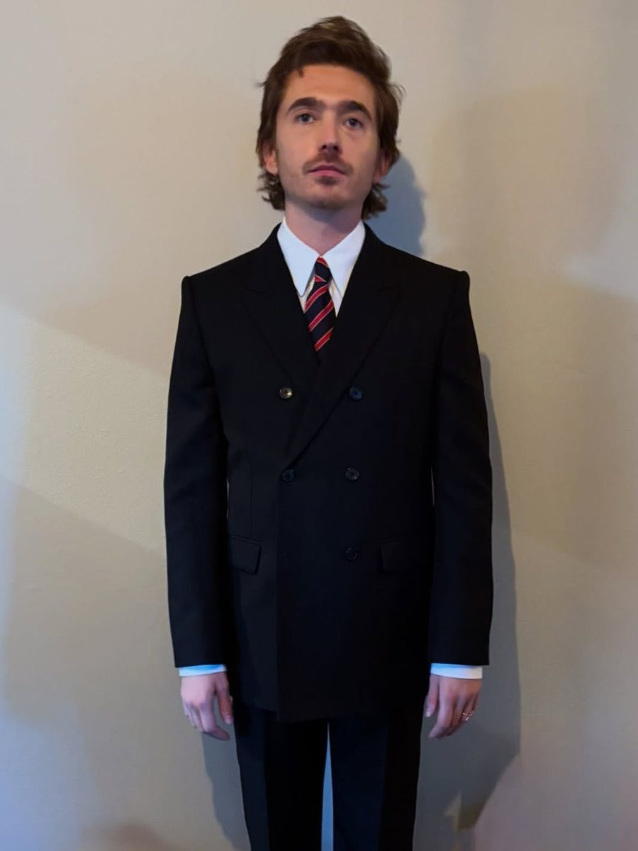 nbryanpilled18's tweet photo. the day re came out i searched austin abrams instagram then saw his stylist‘s pic n felt the horde incoming ⚠️ https://t.co/DCVUqOQqCU