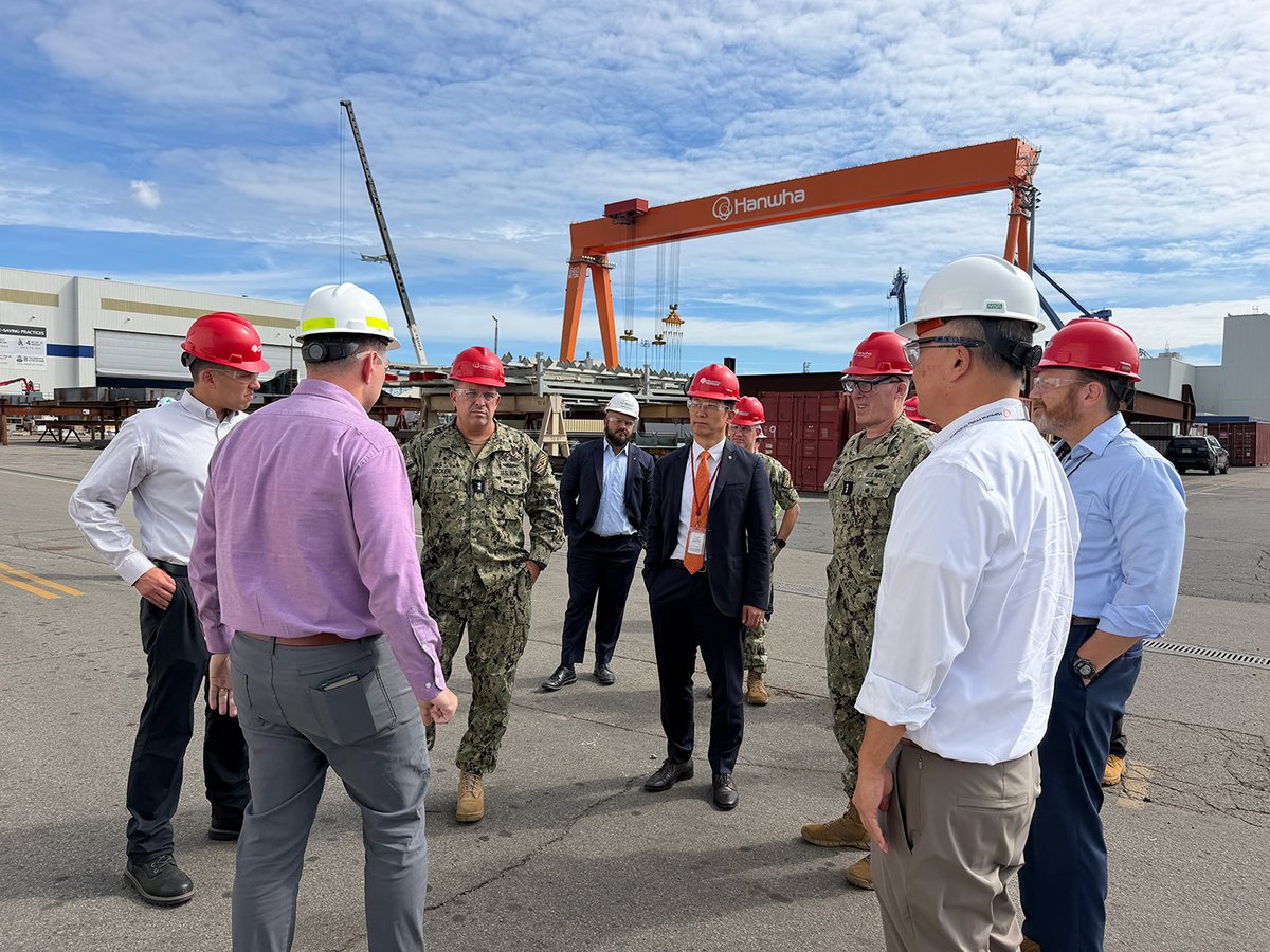 PhillyShipyard's tweet photo. Hanwha Philly Shipyard (HPSI) was pleased to welcome Vice Admiral Robert M. Gaucher and Rear Admiral Jonathan Rucker for a visit and discussion on strengthening the U.S. shipbuilding industrial base. We appreciate them and their team for the productive visit. #HPSI  #USNavy https://t.co/R7gpbrGkWb