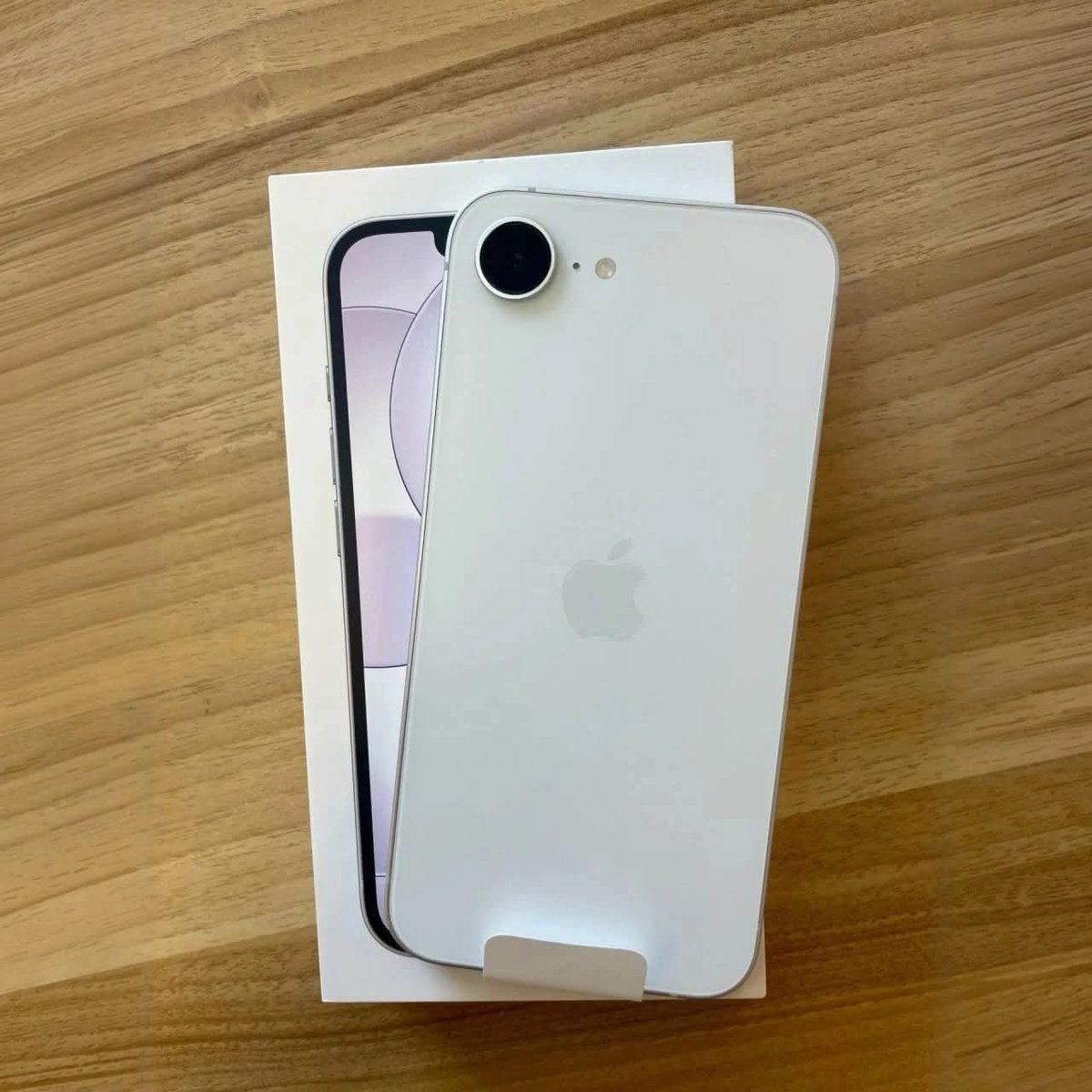 promodeadriano's tweet photo. 🚨 IPHONE 17e COM PREÇÃO! 🍎🔥

📱 Apple iPhone 17e 256GB 🤍 Branco • Tela 6,1" • Câmera 48MP • 5G • iOS

De R$ 6.299,00
💰 Por R$ 4.299,00 no Pix 🚨
💳 Ou 10x de R$ 477,67

🎟️ Cupom: INFLU300

🛒 Compre aqui 👇
https://t.co/QHRI9E3HzE

⚠️ Preço e estoque sujeitos a alteração a qualquer momento.
#iPhone #Apple #Ofertas